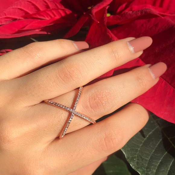 🖐SOLD🖐 Dainty Rose Gold Criss Cross Crystal Ring - Picture 5 of 7